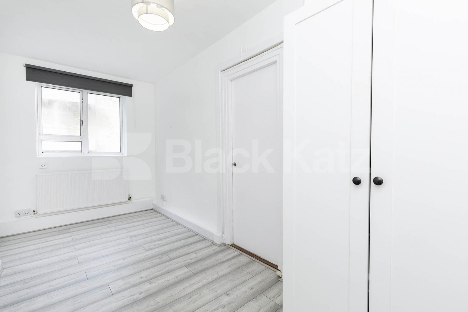 			3 Bedroom, 1 bath, 1 reception Flat			 Robert Street, Mornington Cresent